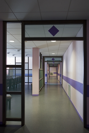 Bâtiment de l'hôtellerie (2e étage), internat : couloir.
