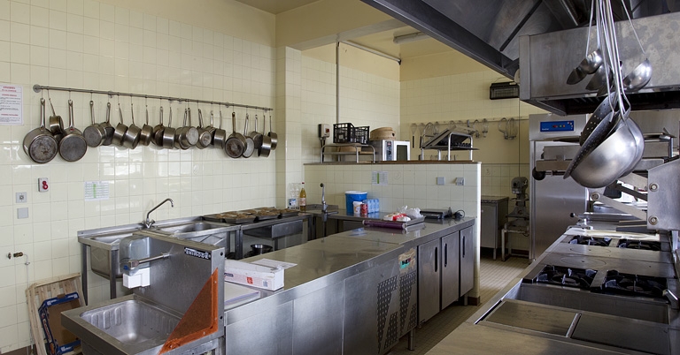 Bâtiment de l'hôtellerie : cuisine pédagogique (nord).