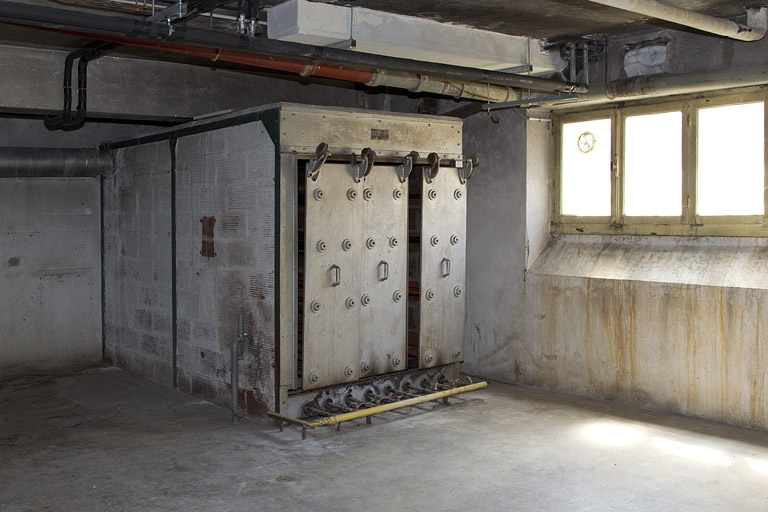 Bâtiment de l'hôtellerie (sous-sol) : séchoir à gaz désaffecté.