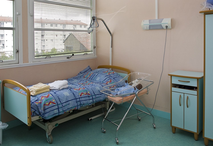 Bâtiment de l'hôtellerie (1er étage), hôpital pédagogique : salle de puériculture.