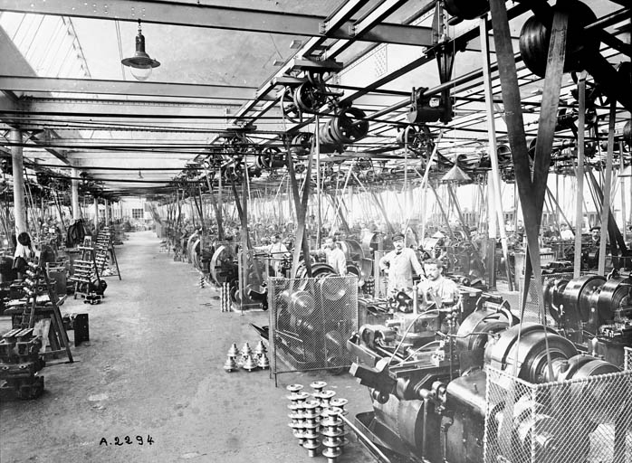 Usine d'Audincourt (?). Atelier de tournage de pièces. Photogr., s.n., s.d. [début 20e siècle].