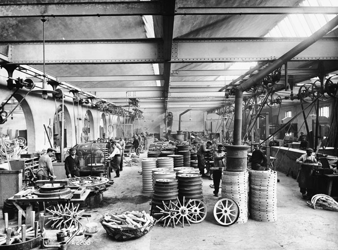 Usine d'Audincourt (?). Atelier de fabrication des roues. Photogr., s.n., s.d. [début 20e siècle].