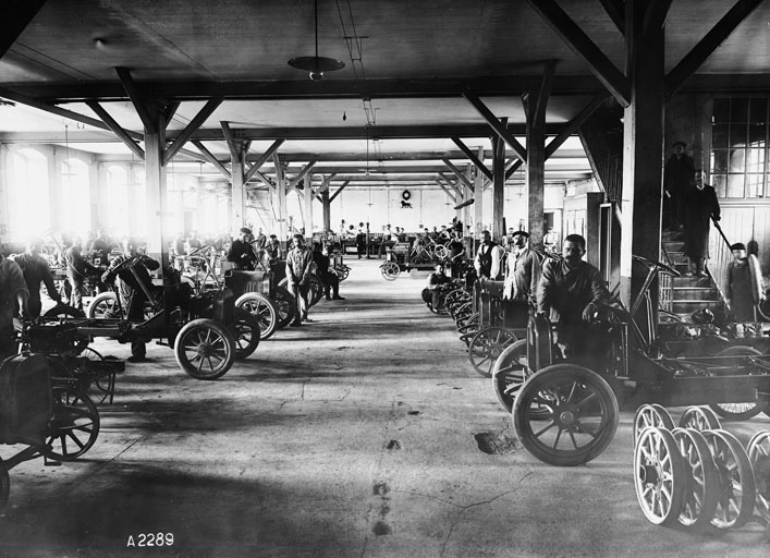 Usine d'Audincourt (?). Atelier de montage. Photogr., s.n., s.d. [début 20e siècle].