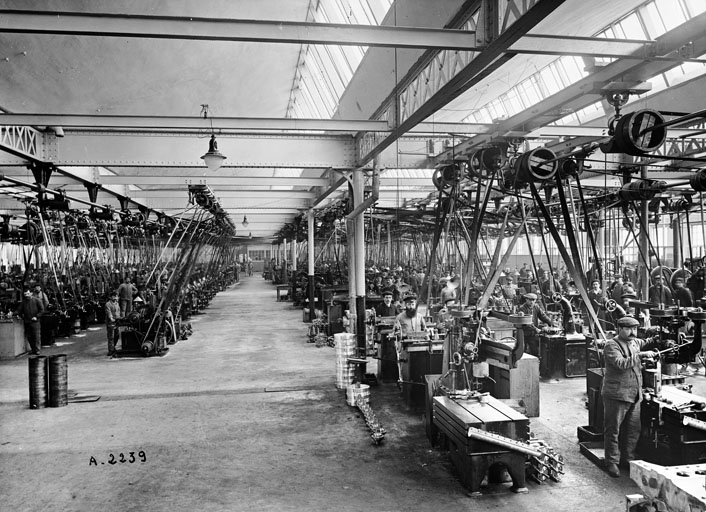 Atelier d'usinage. Photogr., s.n., s.d. [vers 1912].
