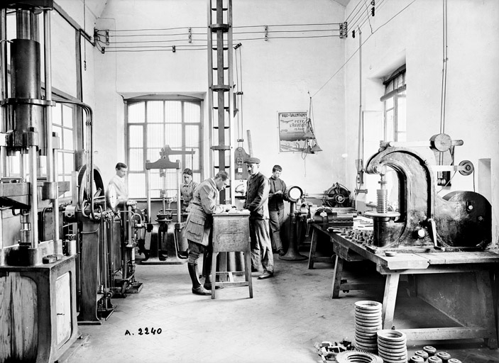 Laboratoire d'essais. Photogr., s.n., s.d. [vers 1912].
