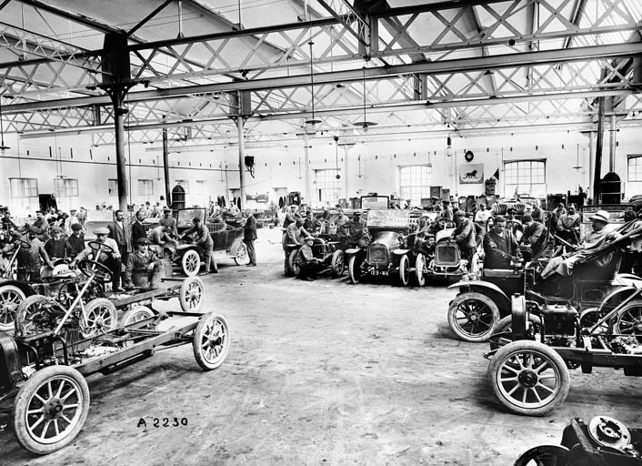 Atelier (carrossage ?). Photogr., s.n., s.d. [vers 1910].