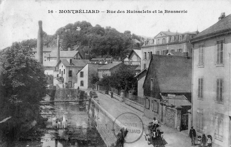 Montbéliard - Rue des Huisselets et la brasserie.