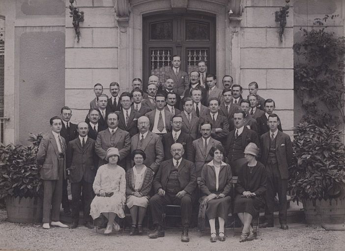 Ecole nationale d'Optique de Morez. Participants à la semaine de l'Enseignement de l'Optique 1927, photographie, par René.