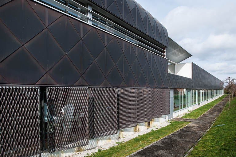 Détail de la façade orientale de la halle de génie alimentaire.