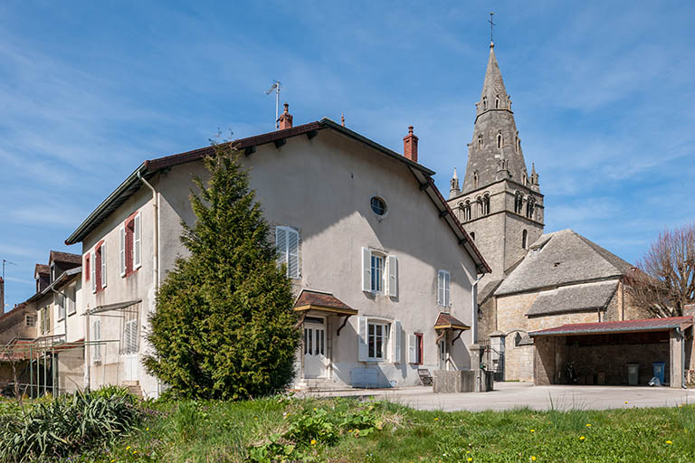 Façade est sur cour de la maison de fonction, annexe, dans son contexte, 9 place Notre Dame.