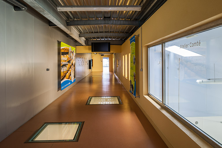 Galerie de circulation supérieure de la halle.