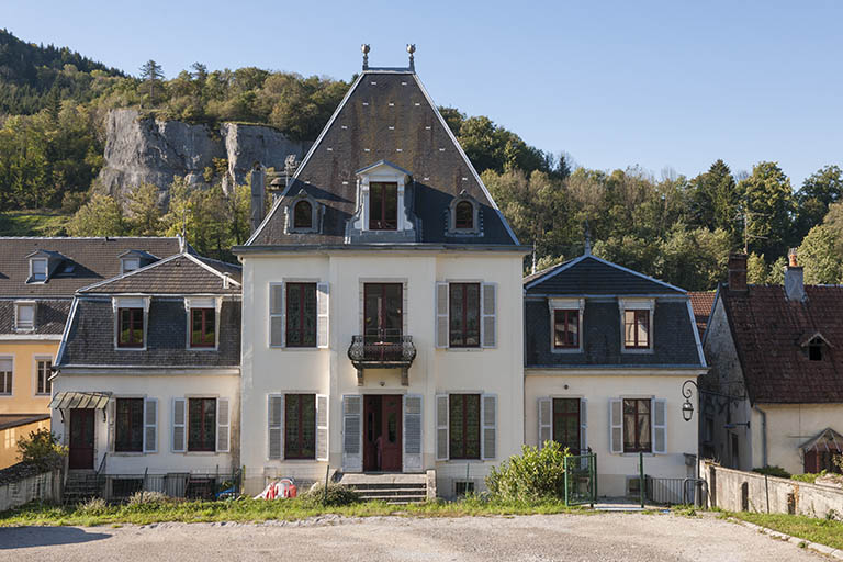 Façade postérieure du logement patronal. Vue de face.