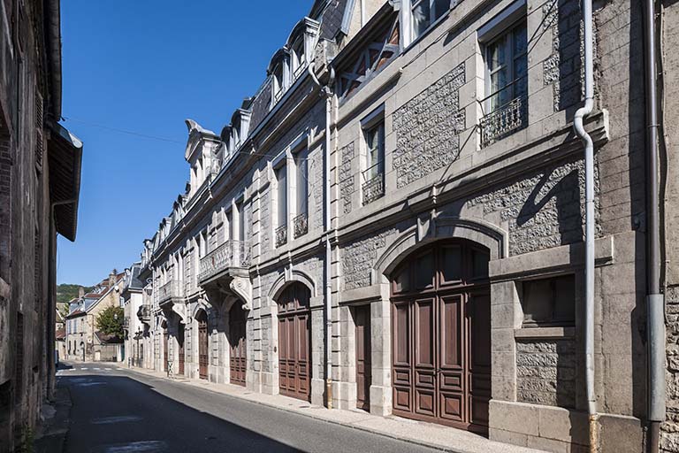 Atelier de fabrication sur la rue Cusenier. Vue de trois quarts droite.