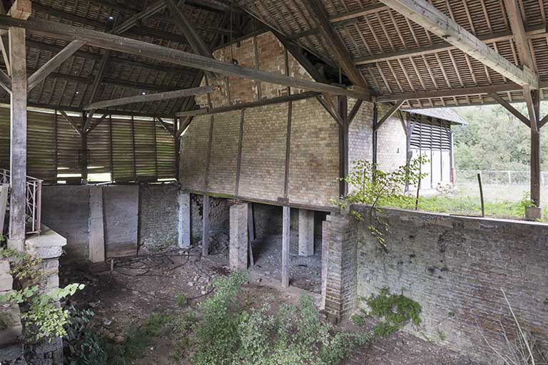 Aire de stockage des fagots de bois.