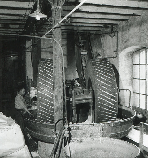 Défibreuse, photogr., s.d. [3e quart 20e siècle].