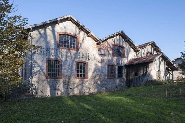 Ateliers ouest vus de trois quarts droite.