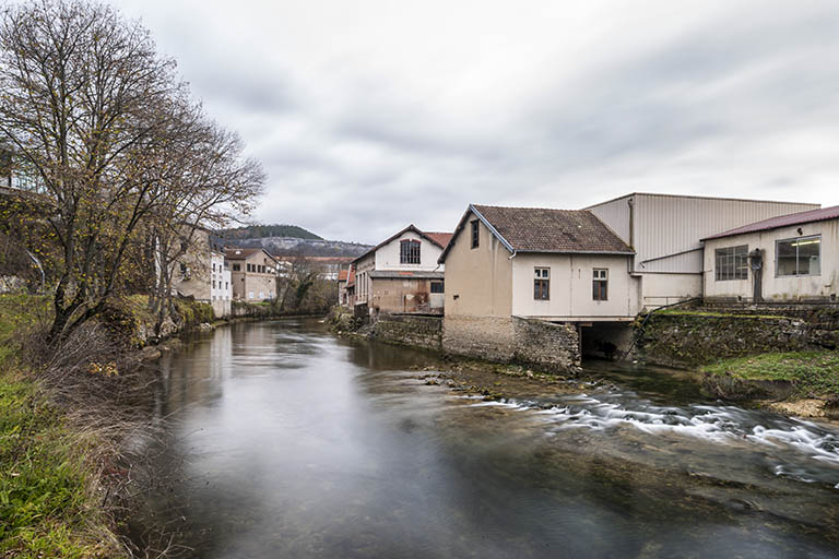 Ateliers sur la Loue, depuis l'ouest.
