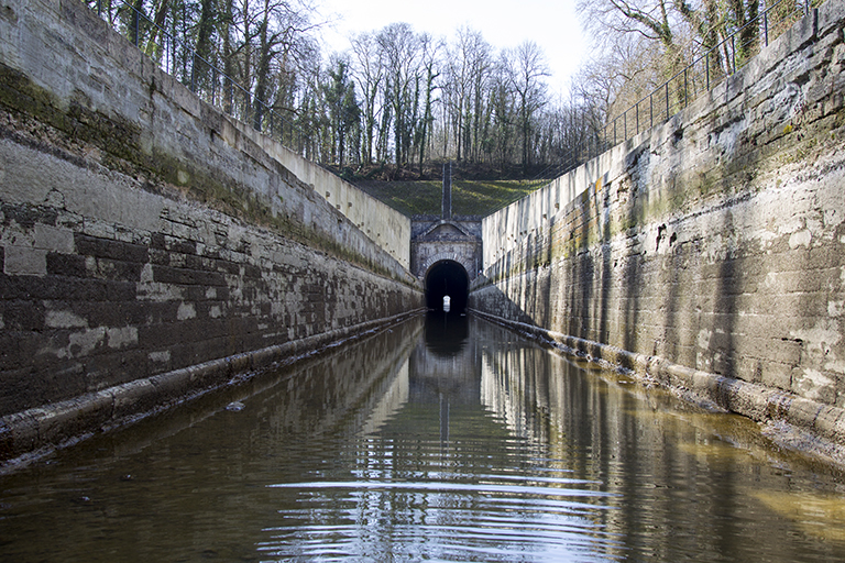Le souterrain depuis la cuvette du canal.