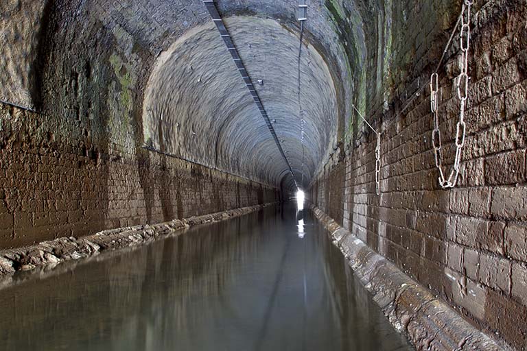 Intérieur du tunnel, vue générale.
