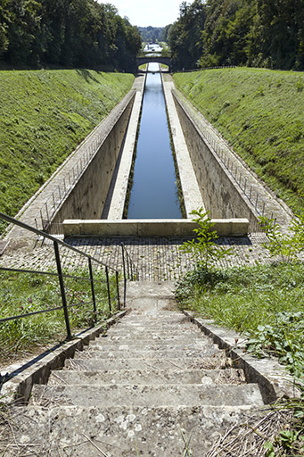 Le canal de navigation, partie aval.
