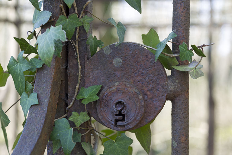 Serrure du garde-corps.