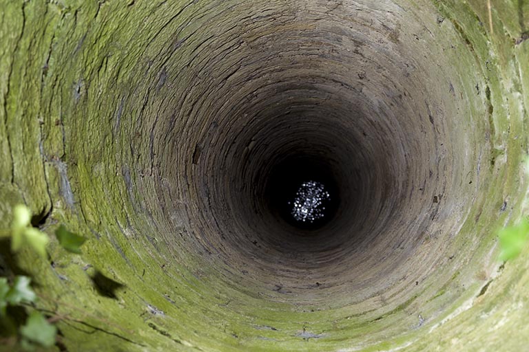 Le trou du puits.