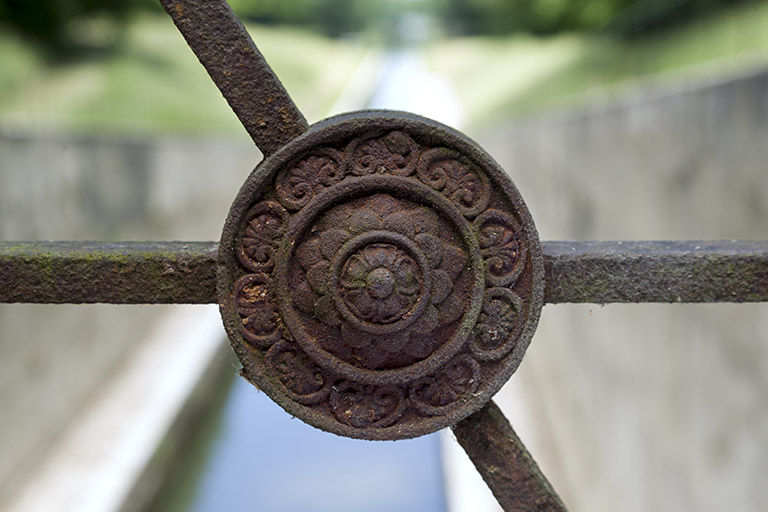 Détail, garde-corps de l'escalier.
