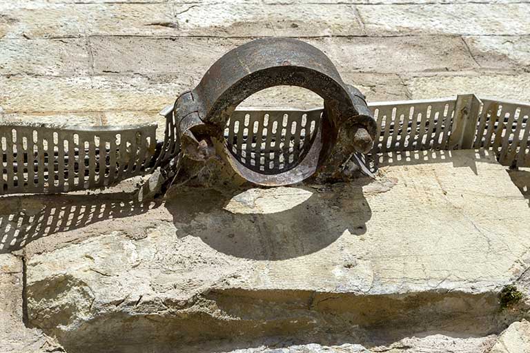Gond d'une des anciennes portes du tunnel (entrée aval).