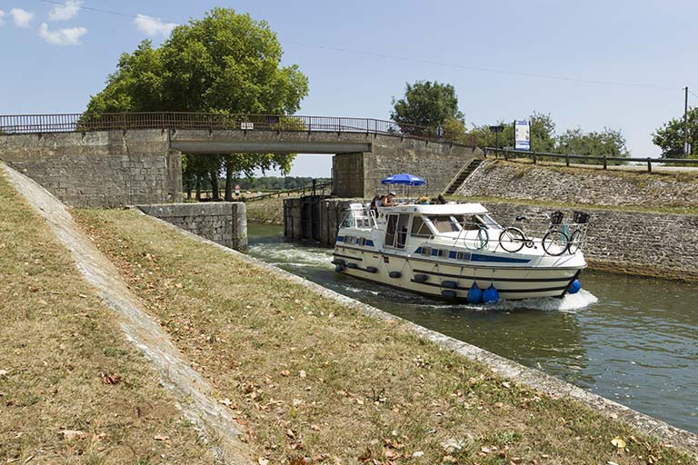 Porte de garde de la dérivation de Rigny (Haute-Saône).