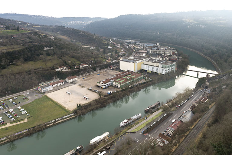 Etat en 2016. Vue d'ensemble plongeante sur le site, depuis l'ouest.