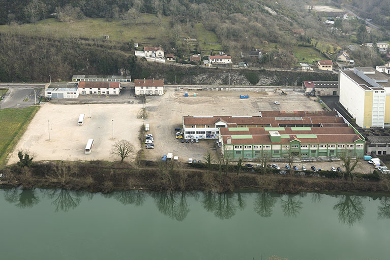 Etat en 2016. Usine B : vue plongeante sur les bâtiments de l'ancienne papeterie.