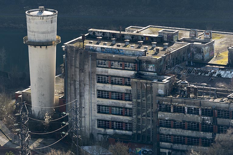 Etat en 2016. Usine A : extrémité de la filature nylon et château d'eau.