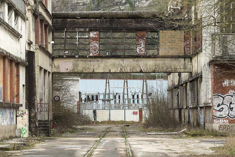 Etat en 2016. Usine A : passerelle entre la chaufferie (P) et les filatures tergal et nylon (V).
