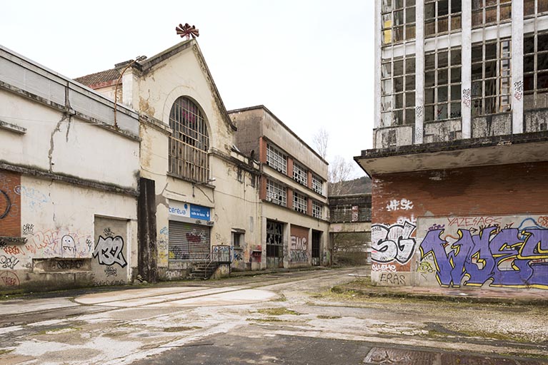 Etat en 2016. Usine A : chaufferie (P, ancienne centrale thermique), de trois quarts gauche.