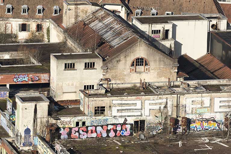 Etat en 2016. Usine A : vue plongeante sur l'arrière de la cantine.