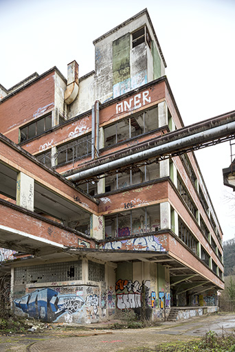 Etat en 2016. Usine A : angle sud-ouest de l'étirage tergal (V), vu en contre-plongée.