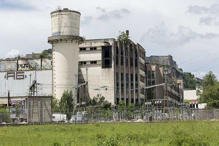 Etat en 2016. Usine A : façade nord de la filature nylon et château d'eau.