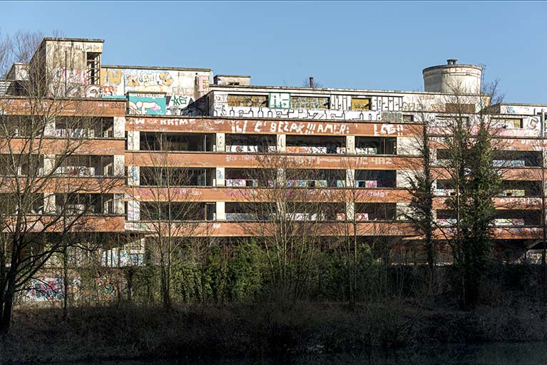 Etat en 2016. Usine A : façade sud de l'atelier d'étirage tergal et nylon.