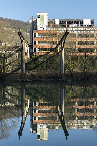 Etat en 2016. Usine A : portique en béton du pont roulant.