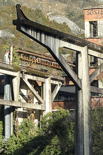 Etat en 2016. Usine A : détail du portique en béton du pont roulant.