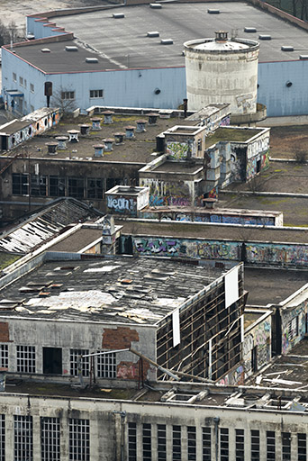 Etat en 2016. Usine A : toit des ateliers d'étirage et filature tergal et nylon, depuis l'ouest.