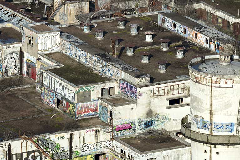 Etat en 2016. Usine A : tags sur les ateliers d'étirage et filature nylon.