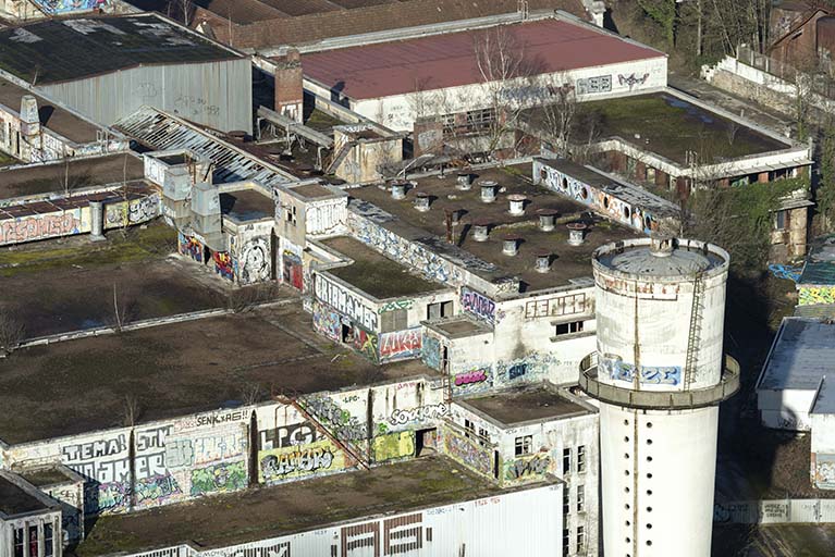 Etat en 2016. Usine A : tags sur les ateliers d'étirage et filature nylon.