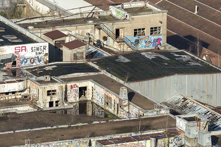 Etat en 2016. Usine A : vue plongeante sur le toit de la filature tergal.