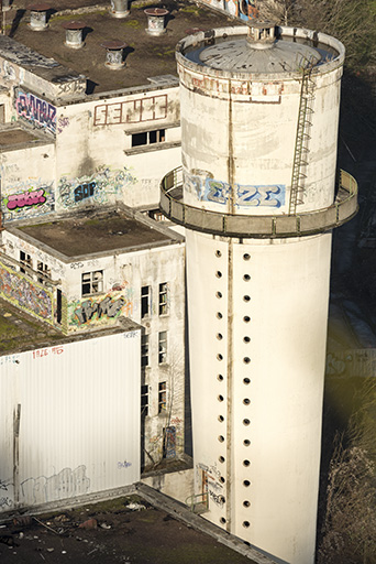 Etat en 2016. Usine A : vue plongeante sur le château d'eau.