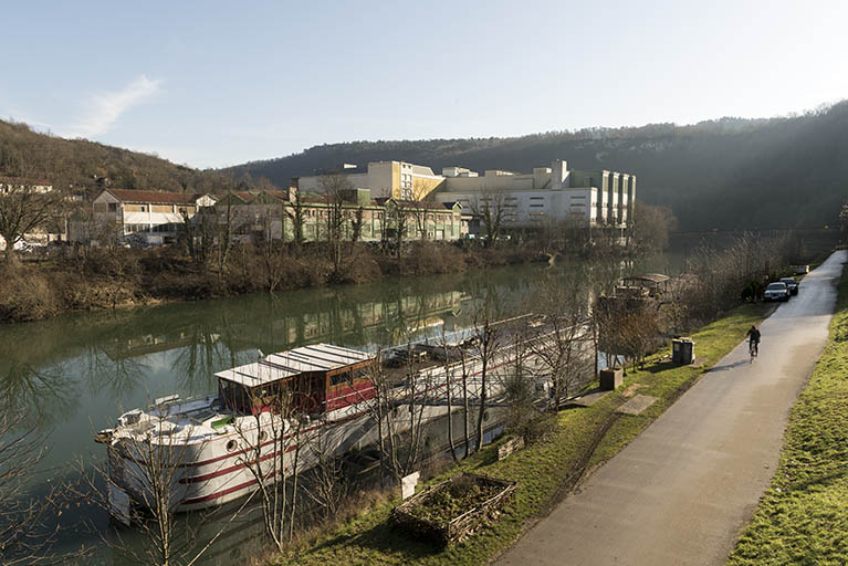 Etat en 2016. Usine B : vue d'ensemble depuis la rive gauche du Doubs, à l'ouest.