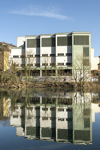 Etat en 2016. Usine B : façade sur le Doubs des ateliers d'étirage tergal et d'ourdissage.