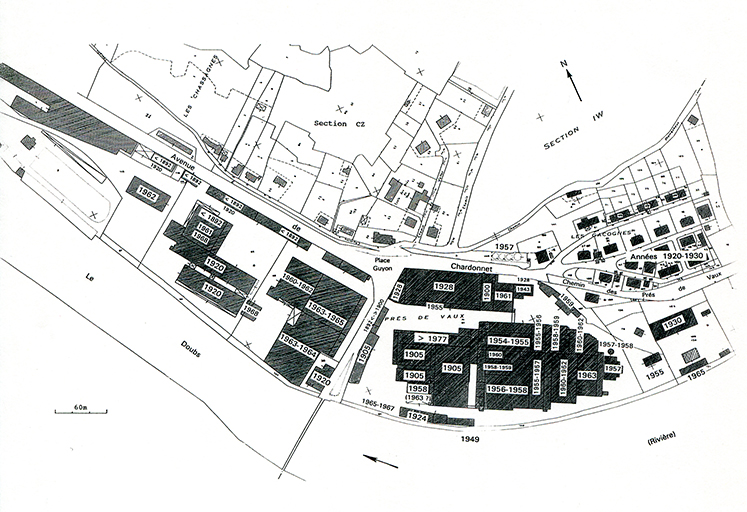 Plan de datation. D'après un plan de datation de 1943 complété en 1992. Fonds : plan cadastral, 1982, section DH, 1/1 000 réduit à l'échelle approximative 1/4 000.