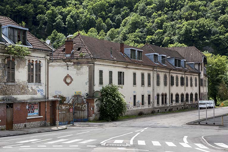 Etat en 2016. Usine A : façade sur rue des bureaux, depuis le nord.