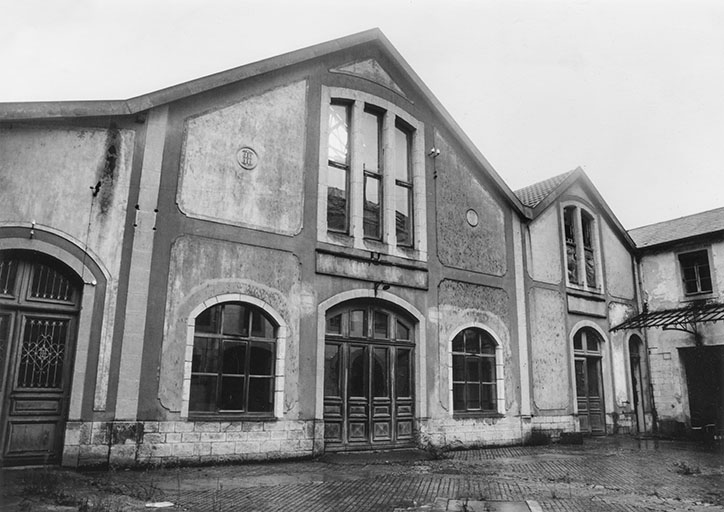 Façade antérieure de l'atelier de distillation, dit le laboratoire, en 2000.